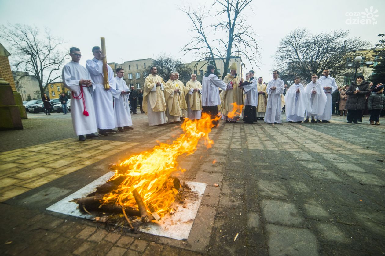 Poświęcenie ognia i paschału w Katedrze pw. ONMP