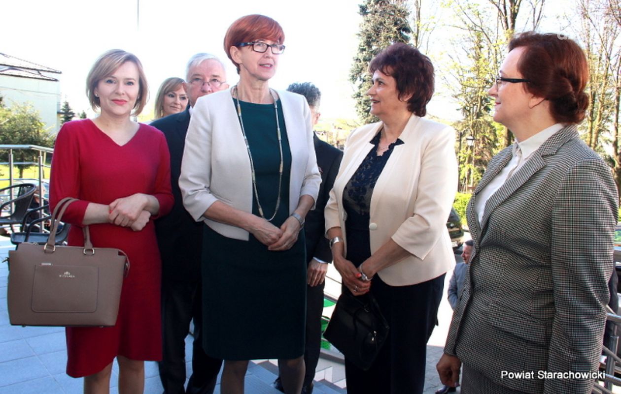 Starachowice. Minister Rafalska wizytowała powiatowe placówki