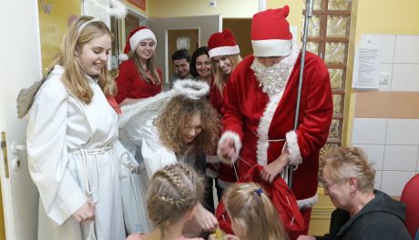 Święty Mikołaj odwiedził pacjentów radomskiego Szpitala