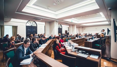 Radni PiS przeciwni komisji ds. lotniska na Sadkowie