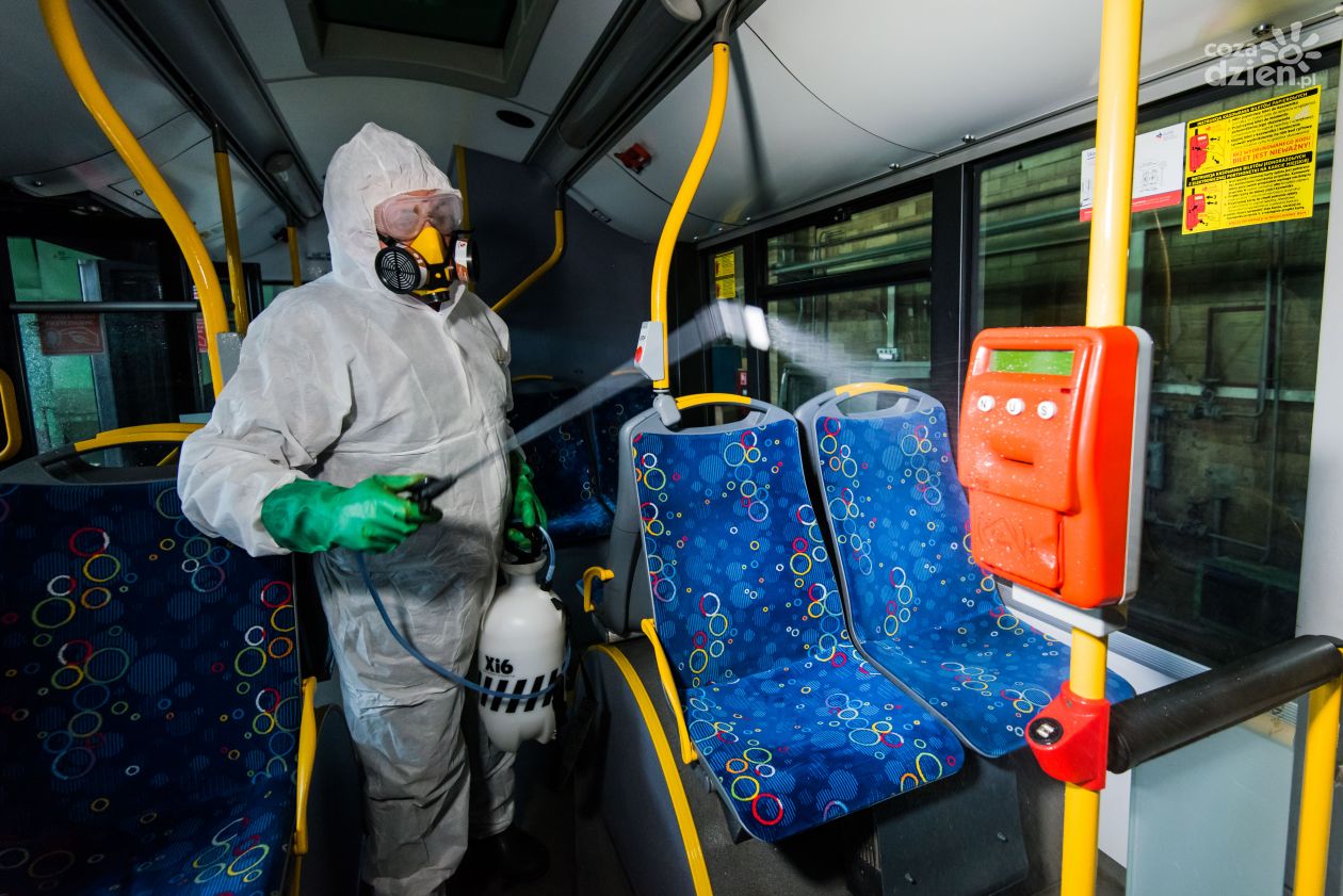 MPK dezynfekuje autobusy