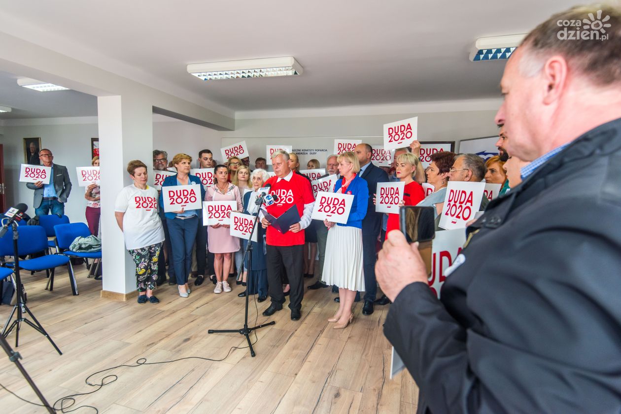 Działacze PIS podpisali listę poparcia Andrzeja Dudy (zdjęcia)