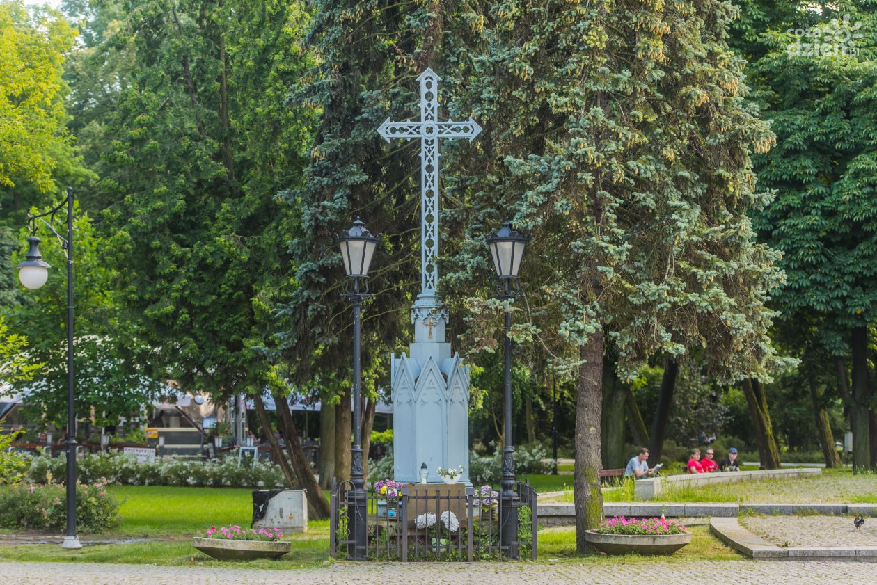 Spacerkiem po mieście: Krzyż w parku Kościuszki