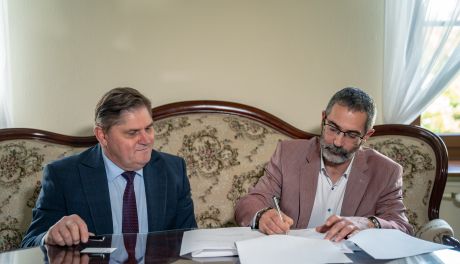 Podpisanie umowa pomiędzy Instytutem Archeologii UMCS a Muzeum im.J.Malczewskiego (zdjęcia)