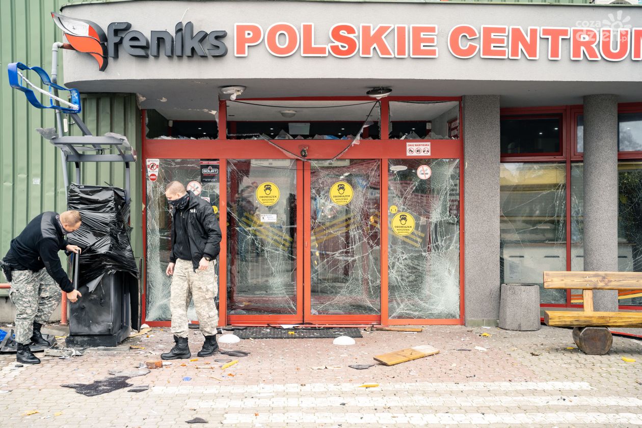 Wybuch bankomatu przy Feniksie (zdjęcia)