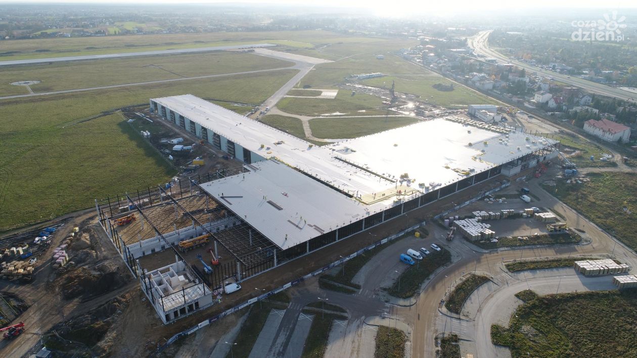 Postęp prac przy budowie radomskiego lotniska (zdjęcia)