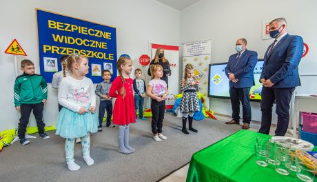 Spotkanie edukacyjne na temat bezpieczeństwa w ruchu drogowym w przedszkolu Gąska Balbinka (zdjęcia)