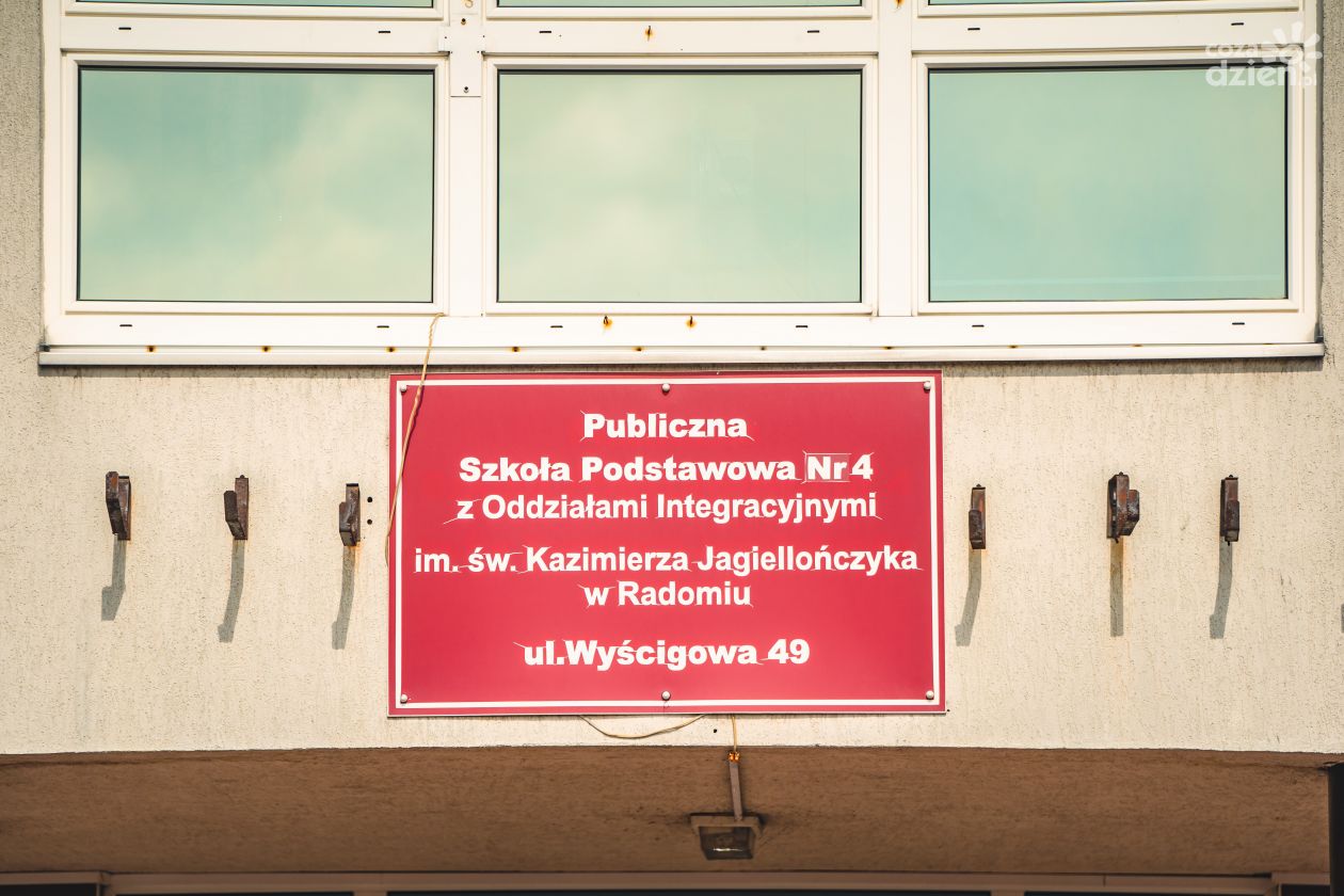 Ze szkolnej kroniki: Publiczna Szkoła Podstawowa nr 4 z Oddziałami Integracyjnymi im. św. Kazimierza Jagiellończyka