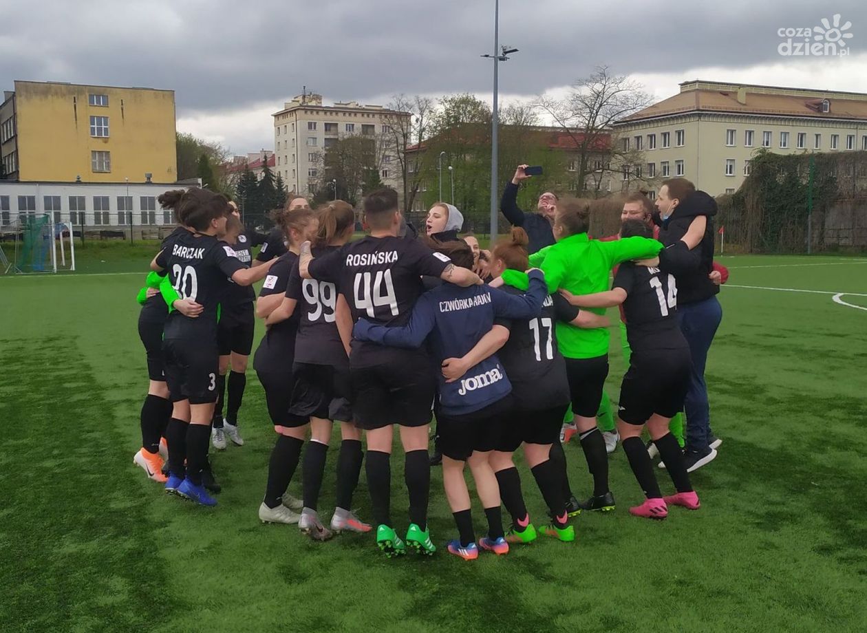 Piłkarki HydroTrucku Sportowej Czwórki Radom po raz drugi awansowały do Ekstraligi!