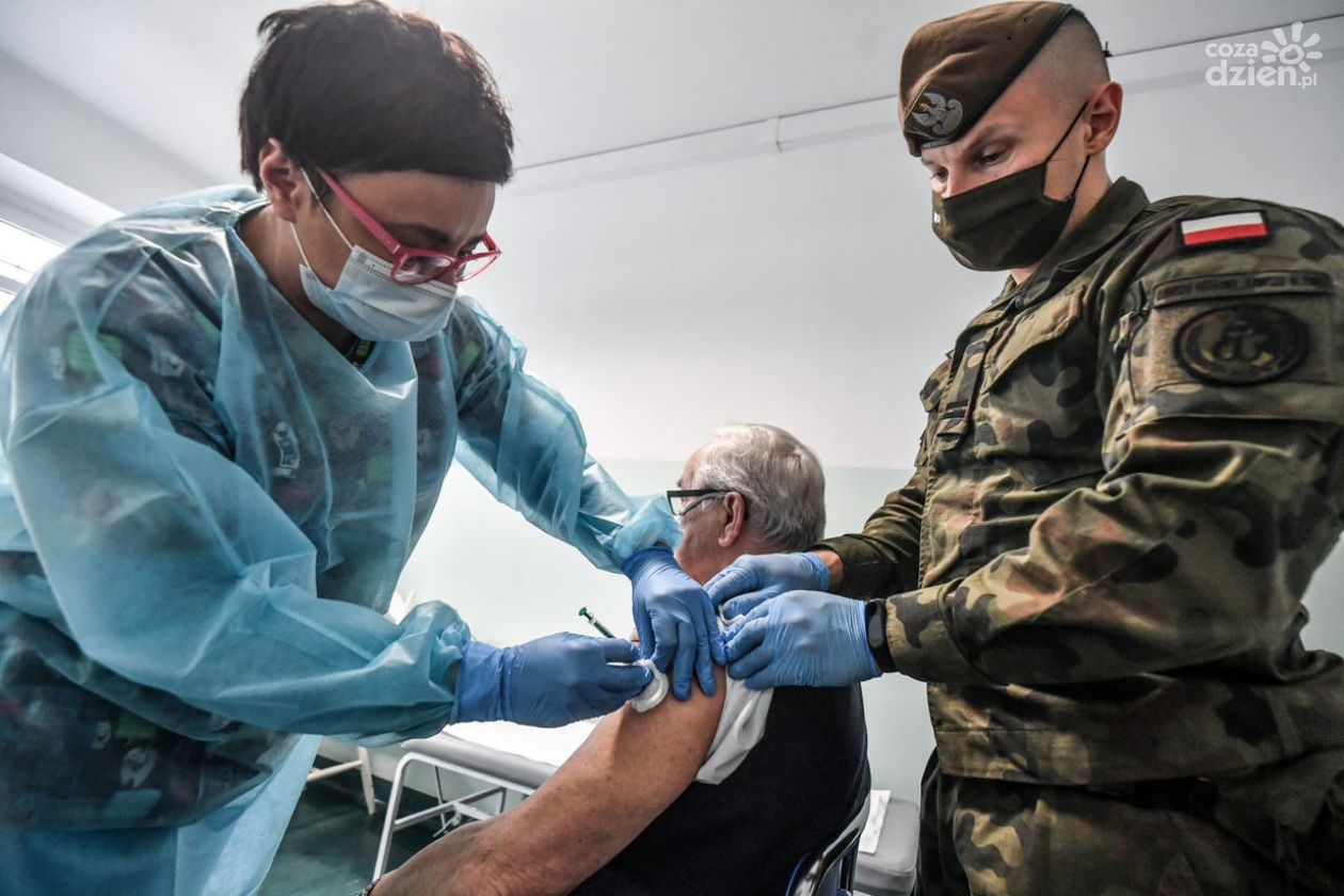 Żołnierze 6 MBOT pomogą seniorom w szczepieniach