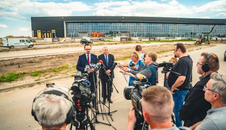 Trwa budowa radomskiego lotniska. Politycy PiS odwiedzili plac budowy