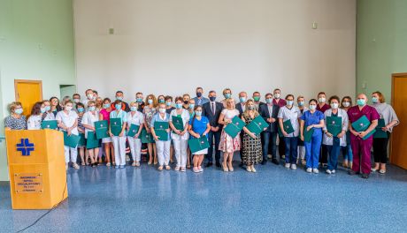 Dyplomy uznania za wyjątkowe zaangażowanie w walkę z pandemią w Mazowieckim Szpitalu Specjalistycznym (zdjęcia)