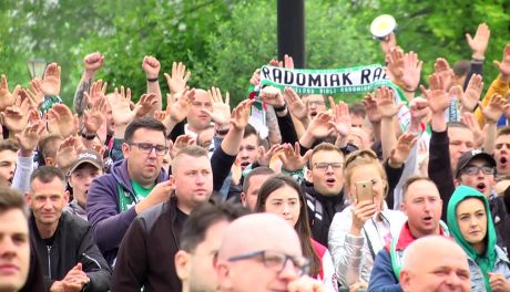 Kibice Radomiaka Radom oglądali mecz na Placu Jagiellońskim!