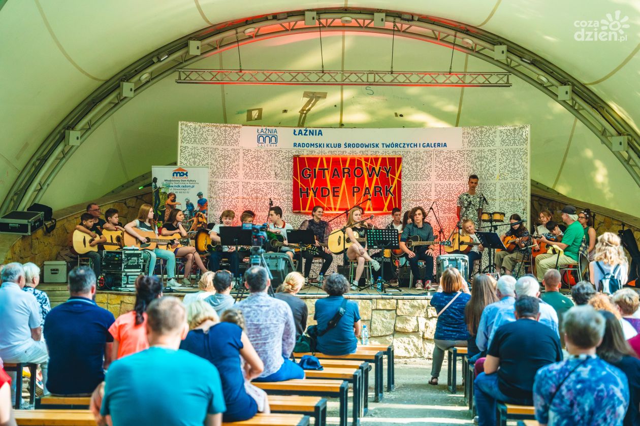 Koncert gitarowy wychowanków MDK w muszli (zdjęcia)
