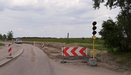 Dodatkowe prace przy przebudowie drogi w Piastowie. Z czego wynika opóźnienie?