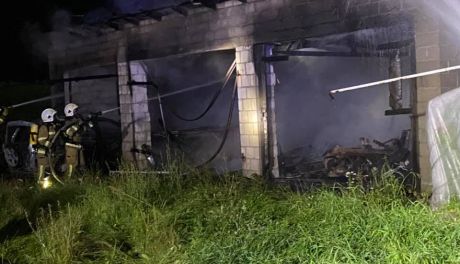 Pożar w gminie Przytyk. Mężczyzna spłonął w samochodzie