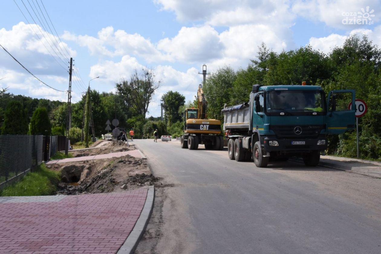 Inwestycje drogowe w powiecie radomskim. Samorząd wyremontuje ponad 20 kilometrów dróg