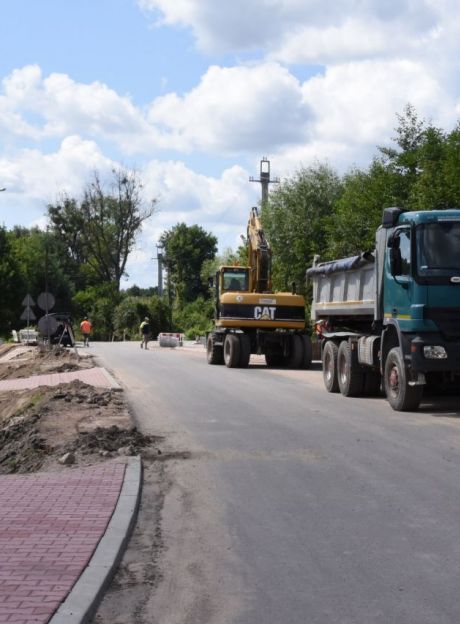 Inwestycje drogowe w powiecie radomskim. Samorząd wyremontuje ponad 20 kilometrów dróg