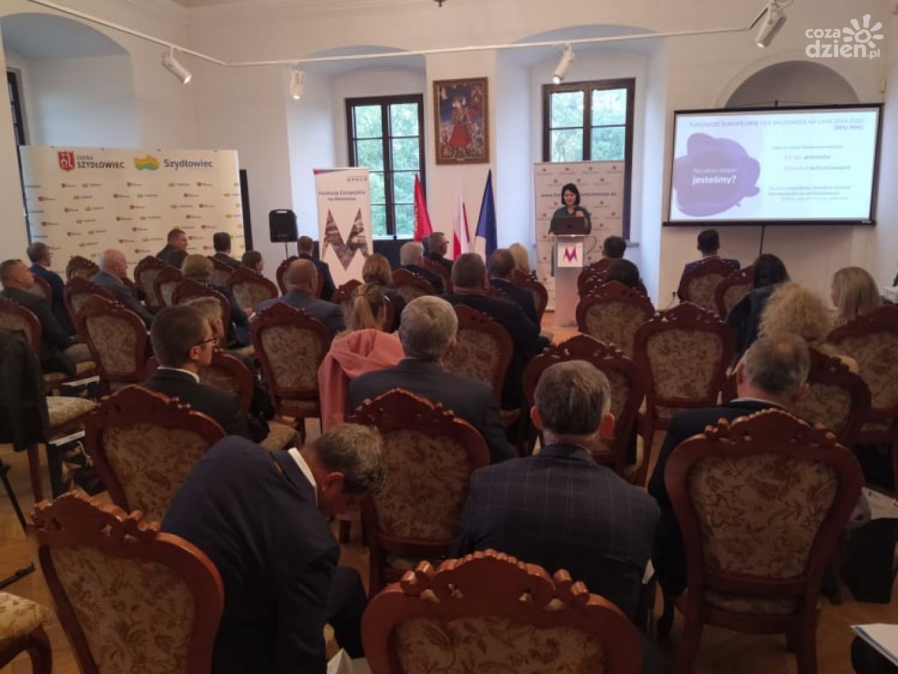 Konferencja regionalna w Szydłowcu. Blisko 640 milionów złotych trafiło do subregionu radomskiego ze środków unijnych