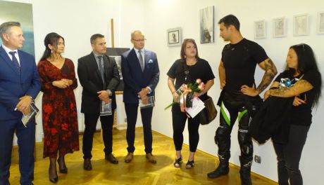 Wystawa prac Małgorzaty Furgi w Zwoleniu. To artystka pochodząca z powiatu radomskiego