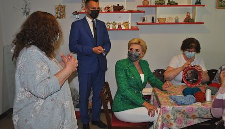 Pierwsza Dama odwiedziła Warsztaty Terapii Zajęciowej pod Białobrzegami