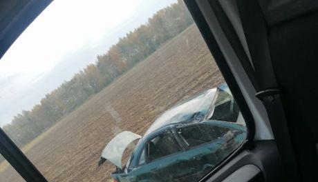 Wypadek w Skaryszewie. Audi dachowało 