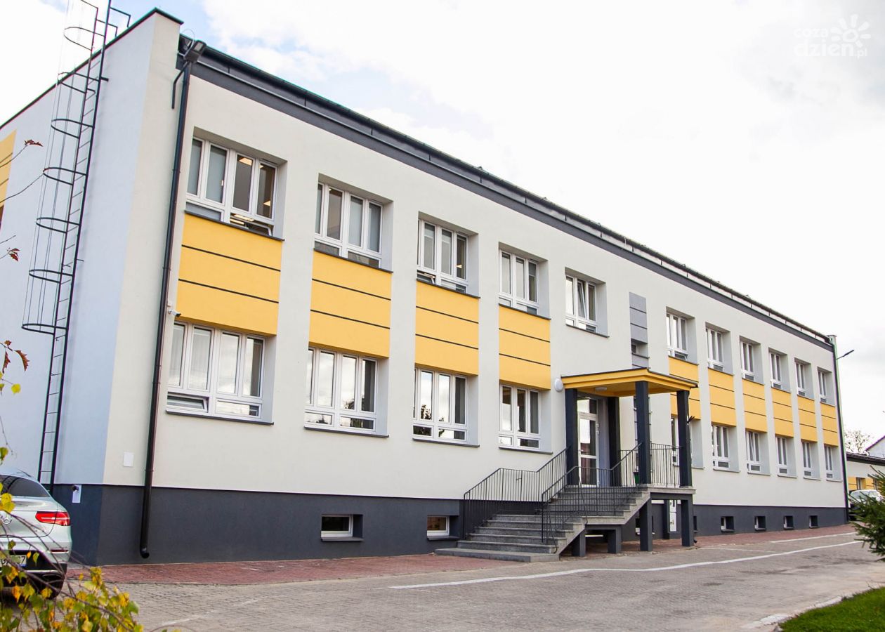 Szkoła w Skrzyńsku w gminie Przysucha już po termomodernizacji 