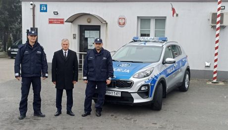 Policjanci z Zakrzewa otrzymali nowy radiowóz