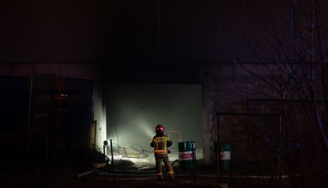 Pożar hali przy ul. Młodzianowskiej (zdjęcia)