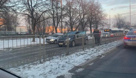 Trzy samochody zderzyły się na Limanowskiego