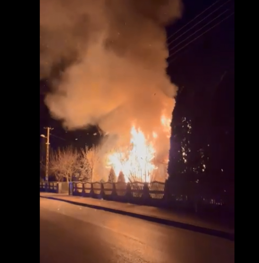 Pożar w Janikowie. Dwie osoby ranne, jedna nie żyje
