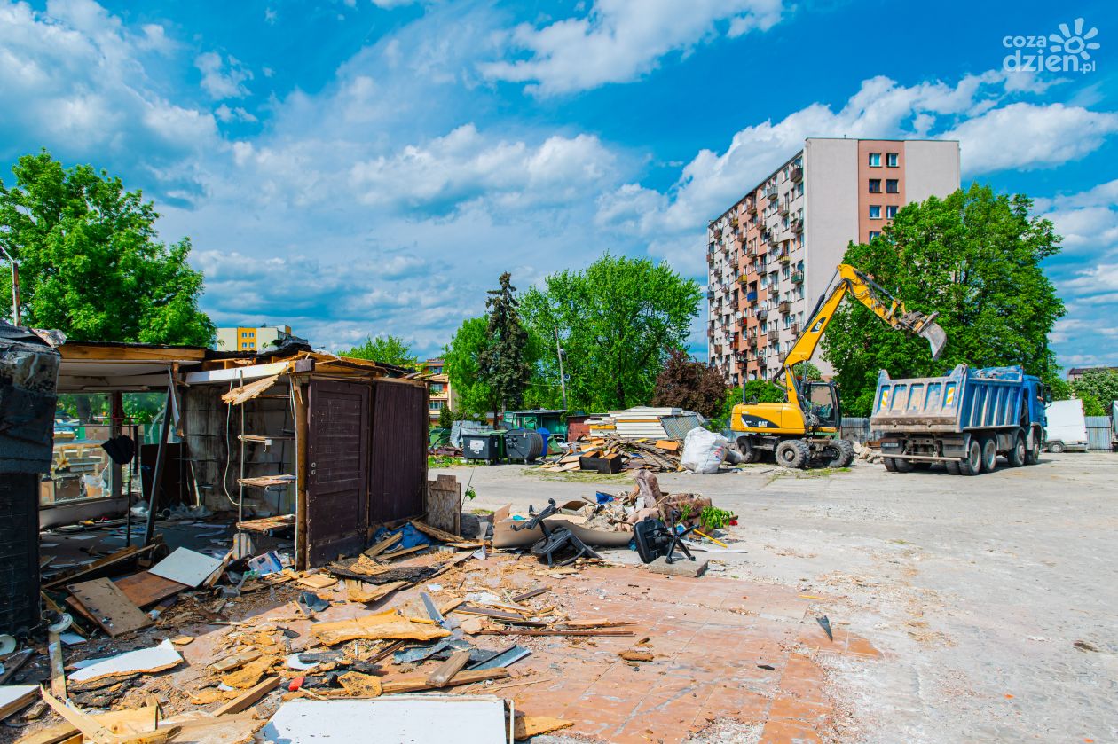 Rozbiórka targowiska przy ul. Śląskiej (zdjęcia)