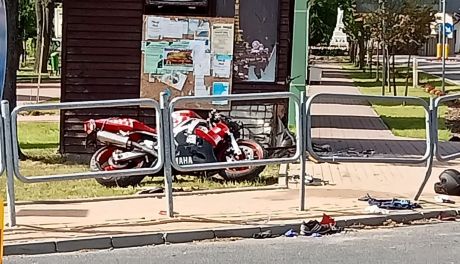 Głowaczów. Motocyklista uderzył w drewniany kiosk