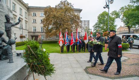 5-lecie WOT w Radomiu - złożenie kwiatów przed Pomnikiem AK (zdjęcia)