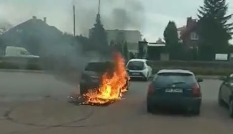 Auto spłonęło doszczętnie [wideo]