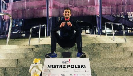 Mateusz Kaczor ze złotym medalem mistrzostw Polski w biegach ulicznych