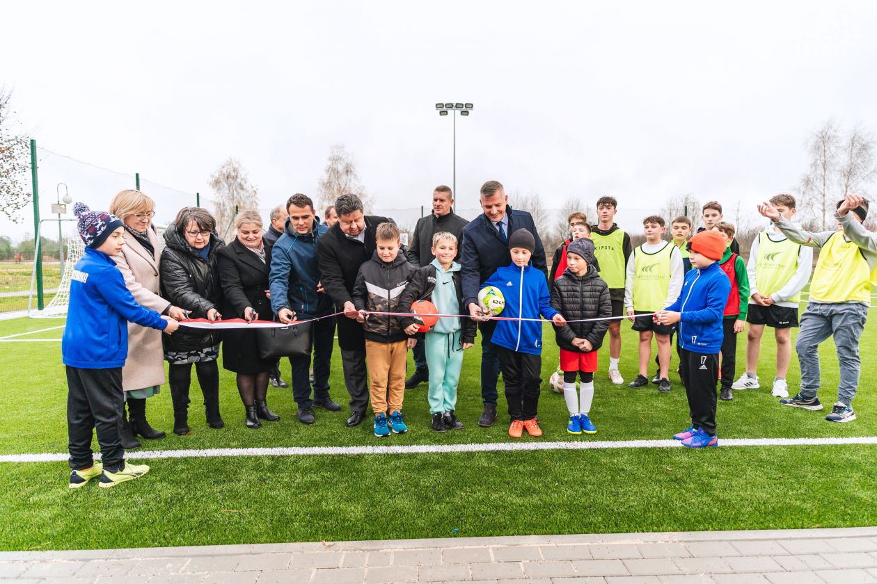 Otwarcie boiska przy szkole podstawowej w Skaryszewie (zdjęcia)