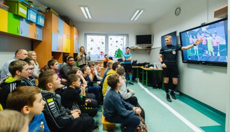 Sędziowie piłkarscy z Radomia spotkali się z uczniami (zdjęcia)