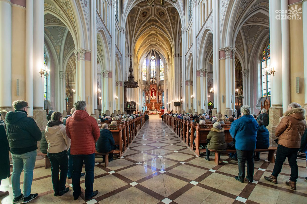 Transmisja mszy świętej z radomskiej katedry