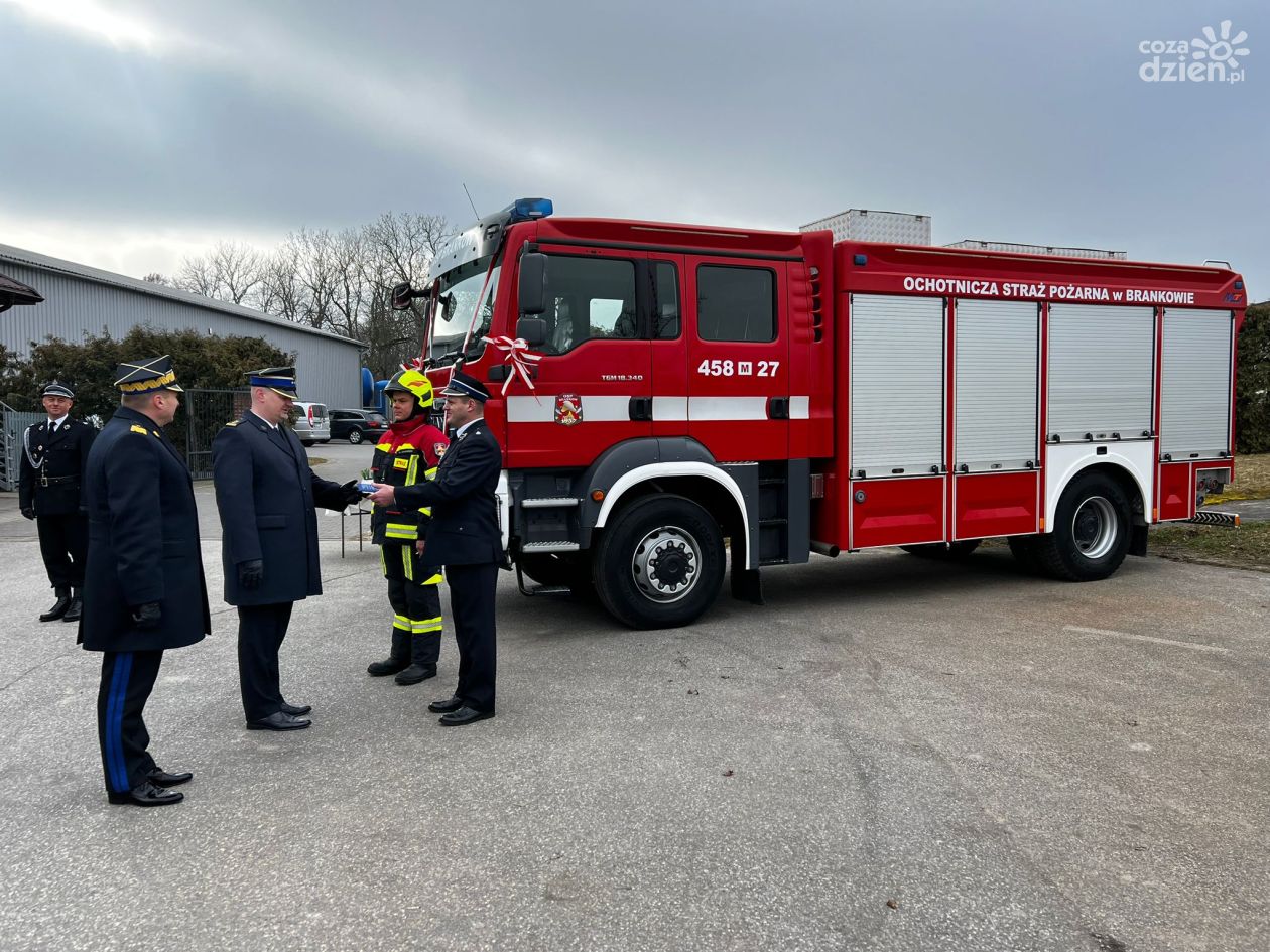Nowy samochód gaśniczy dla strażaków z Brankowa