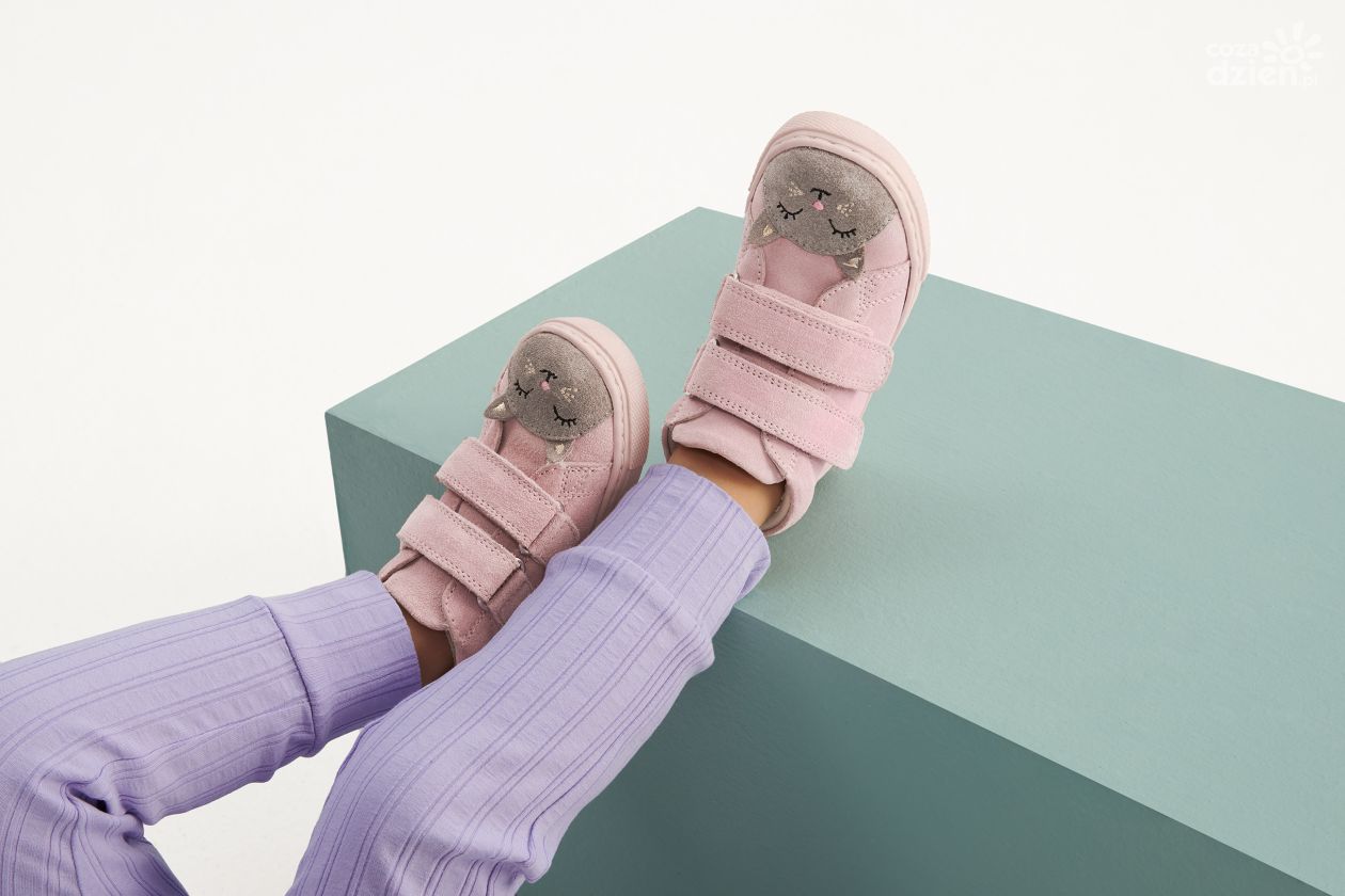 Planujesz kupić nowe buty na wiosnę dla dziecka? Sprawdź, czym kierować się przy wyborze