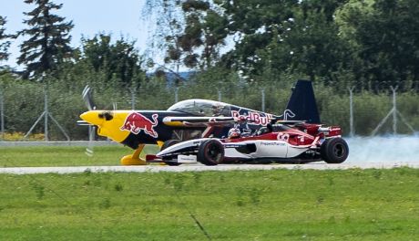 Air Show 2023 - Wyścig bolida F1 z samolotem i pokazowy przelot (zdjęcia)