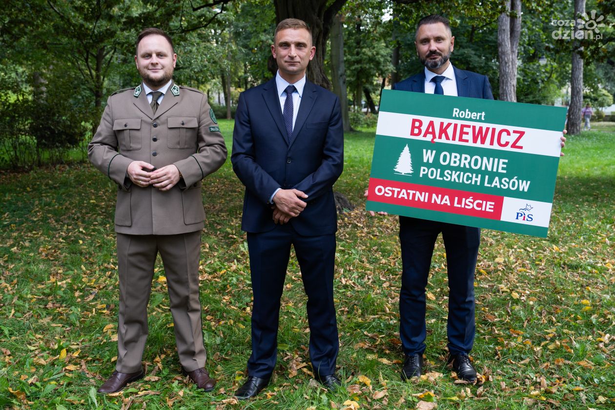 Konferencja z udziałem Roberta Bąkiewicza dotycząca ochrony polskich lasów (zdjęcia)
