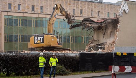 Wyburzanie starego budynku radomskiego "Medyka" (zdjęcia)
