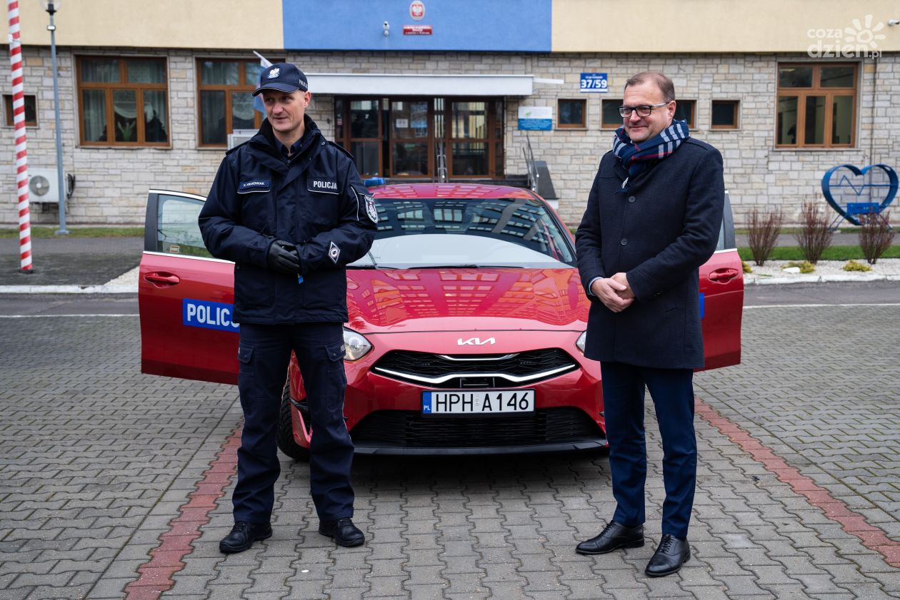 Nowy nieoznakowany radiowóz dla radomskiej policji (zdjęcia)