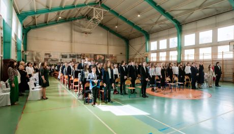 Zdjęcia Zakończeni roku szkolnego maturzystów w Kochanowskim (zdjęcia)