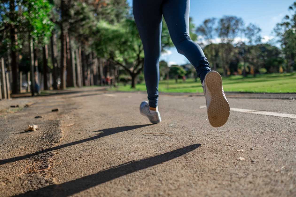 Czym się kierować, wybierając obuwie do biegania? Wskazówki