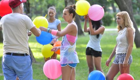 Trening z balonami w parku na Plantach
