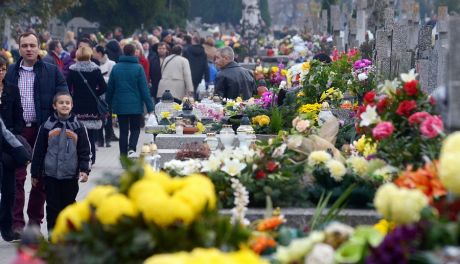 Dzień Wszystkich Świętych na cmentarzu przy ul. Limanowskiego