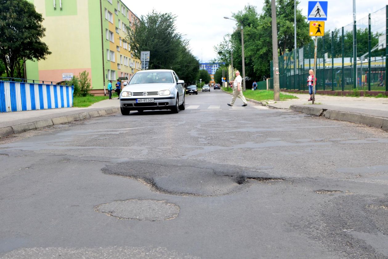 INTERWENCJE: Zapada się asfalt na Miłej!